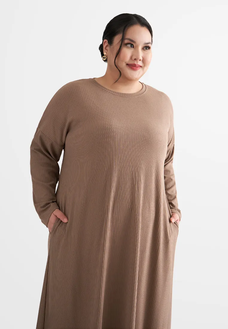 Johanna Relax Ribbed Quarantine Petite Plus Jubah Dress - Coco Brown