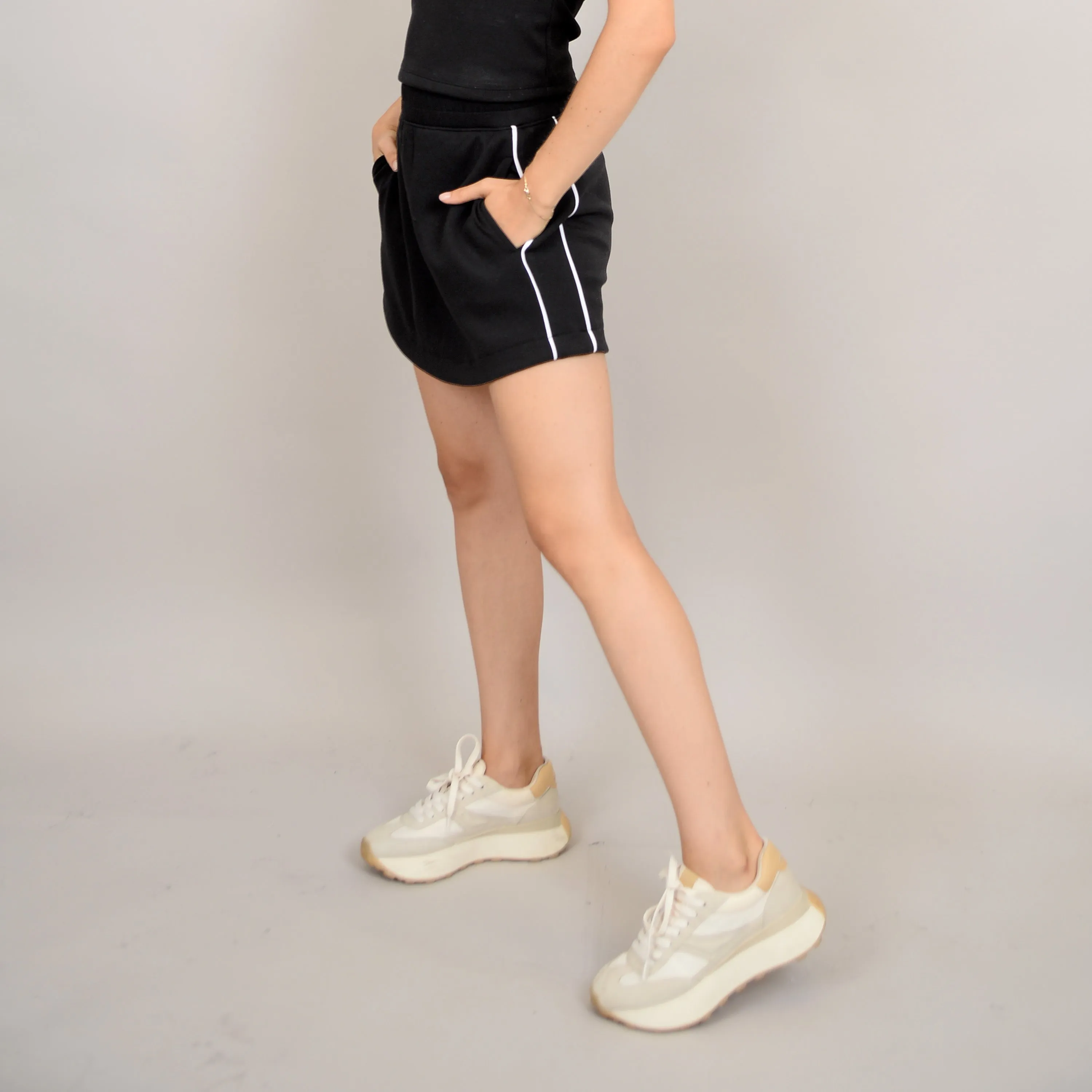 SANTIA SOFT KNIT MINI SKIRT - BLACK WHITE