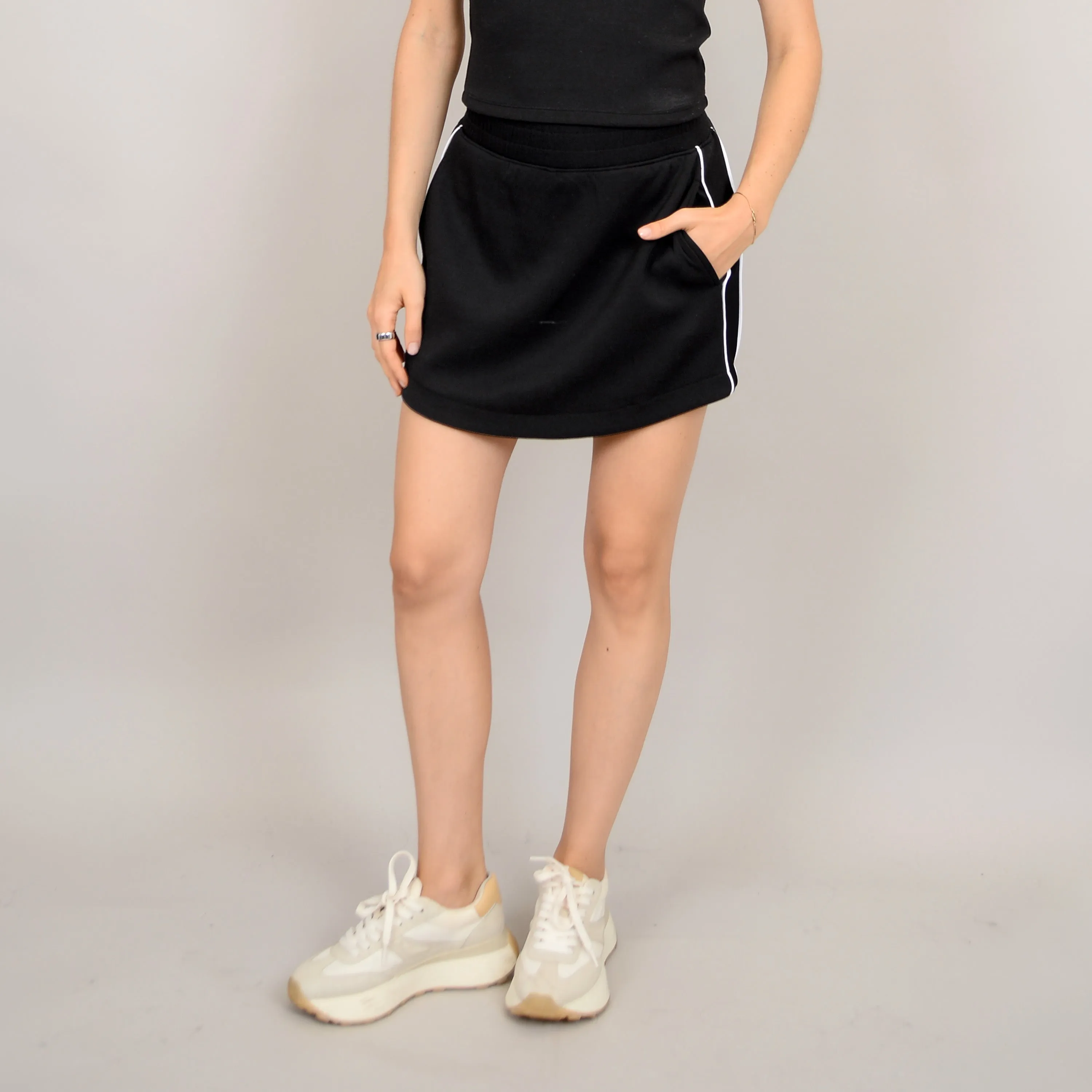 SANTIA SOFT KNIT MINI SKIRT - BLACK WHITE